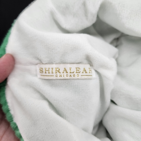 Shiraleah Chicago Womens Beanie Pom Pom Green Pink Soft Winter Ski Aspen Snow - Picture 3 of 8